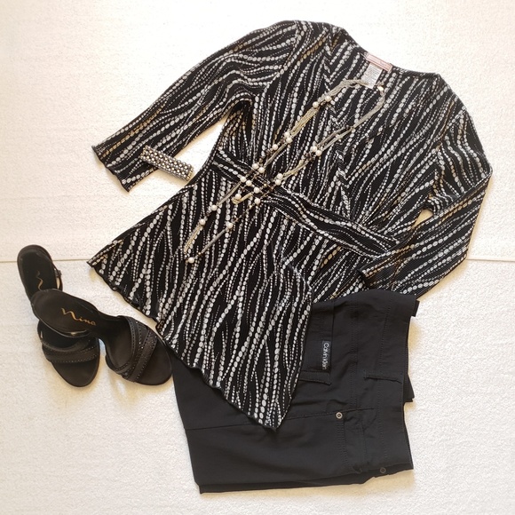 🐱Vol. 1 Asymmetrical Hem Top - Picture 1 of 4